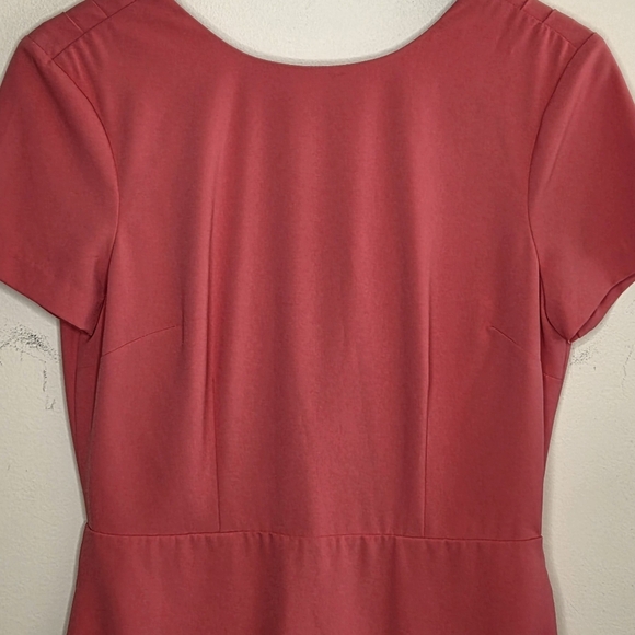 Cupcakes & Cashmere | Dark Coral Sheath Dress with Deep V-back Size 4 - Picture 2 of 7